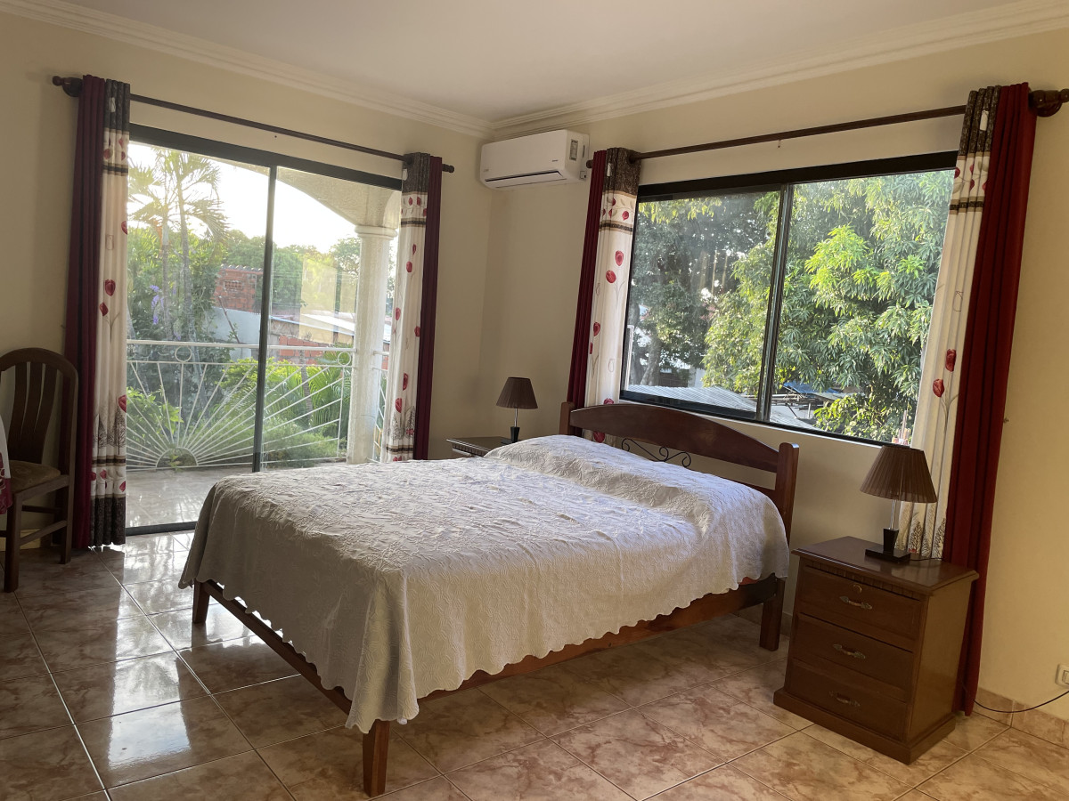 Descansa como en casa: Habitación Amplia y Cómoda con Baño Privado - Zona Norte SCZ