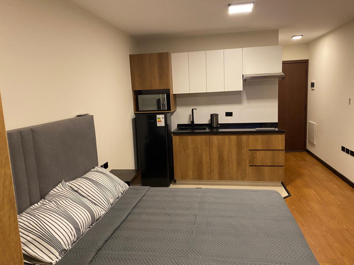 Elegante monoambiente totalmente independiente.